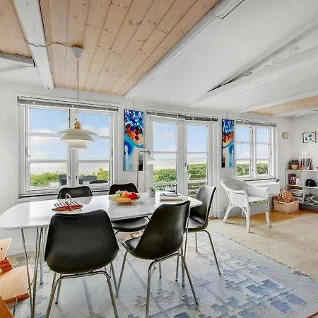 2 Bedroom Cozy In Esbjerg V Hjerting