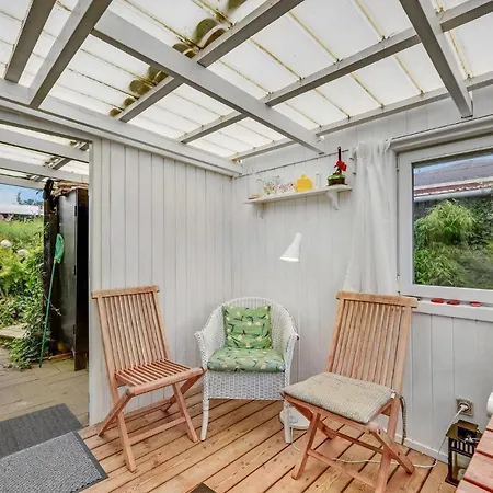 2 Bedroom Cozy In Esbjerg V Ferienhaus